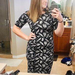 Lularoe small black & white fitted feather dress